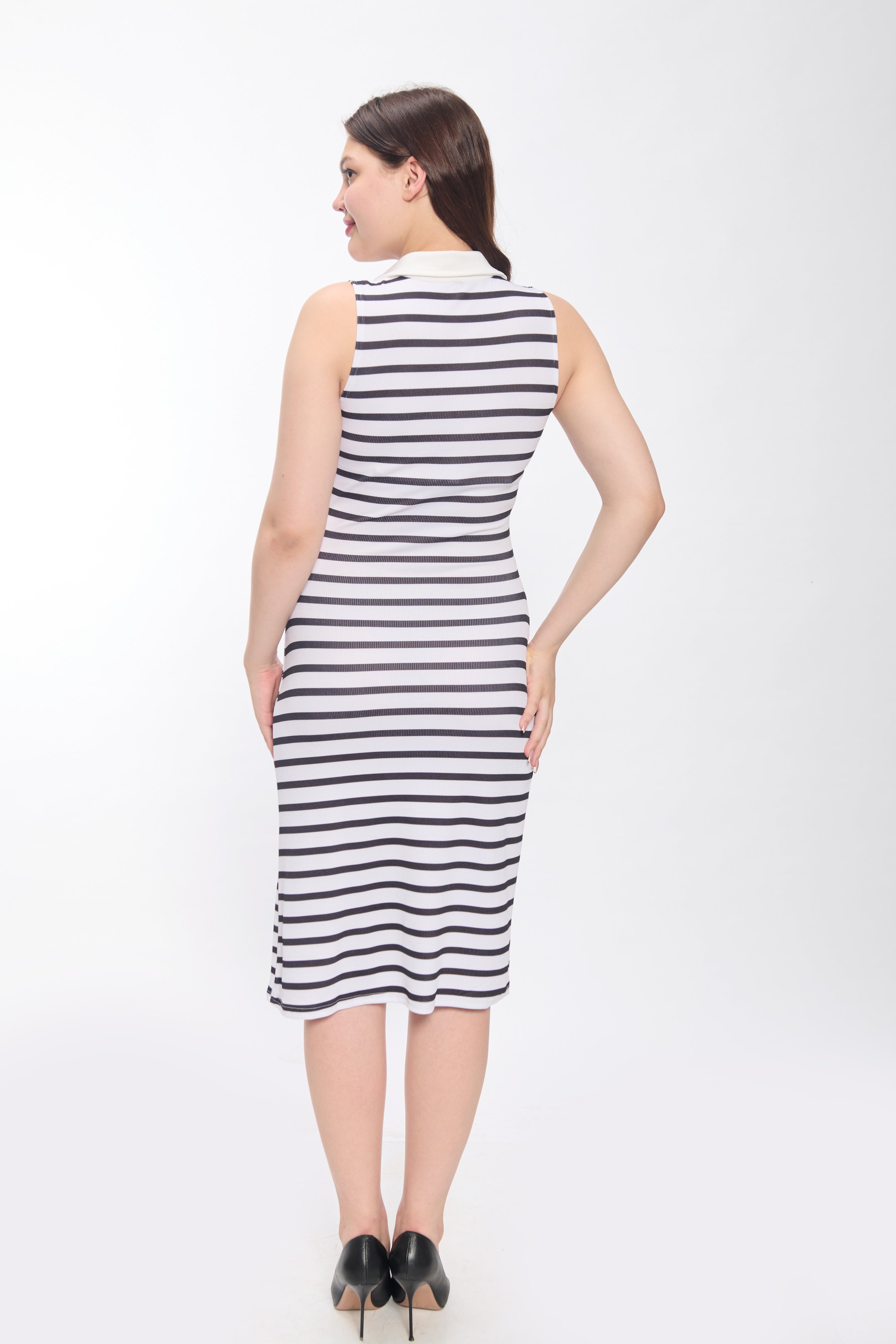 Sleek Grey Sleeveless Bodycon Dress for Chic Style